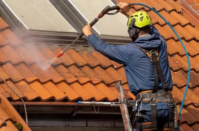 Démoussage et hydrofuge de toiture à Guiscard